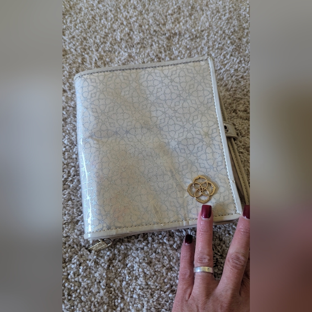 Kendra Scott Travel Storage Elegant Cream Gold Accent
